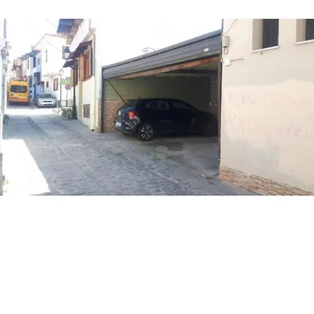Charming With Gorgeous View & Private Parking *